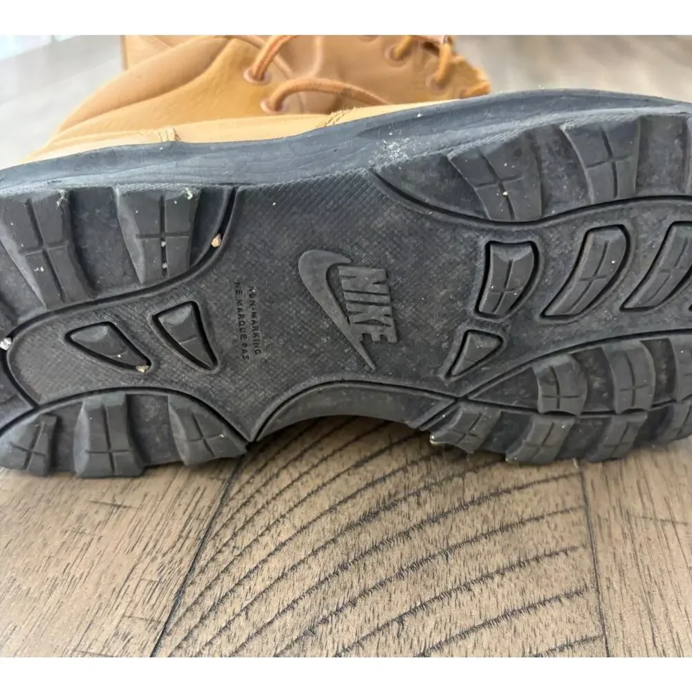 Nike manoa leather